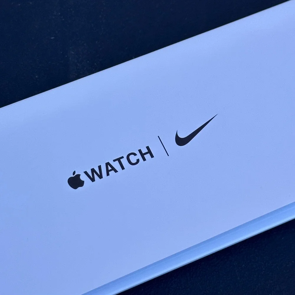 Apple Watch 40mm Royal Pulse Black Nike Sport Band MWU62AM/A New Open Box